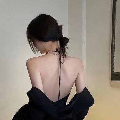 湖畔的女人们